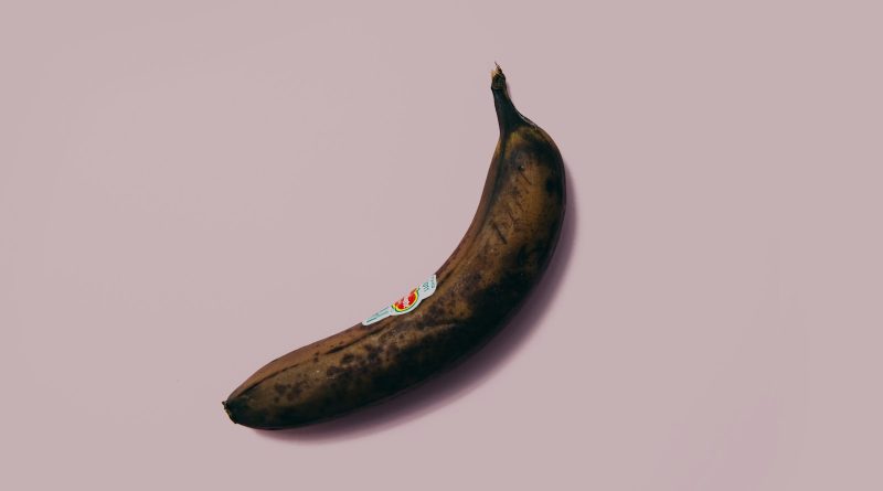 rottende banaan die een slappe penis moet voorstellen